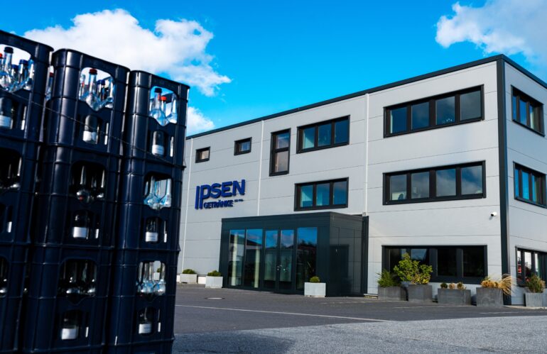 Ansicht 4: Ein heiterer blauer Himmel mit flauschigen weißen Wolken.