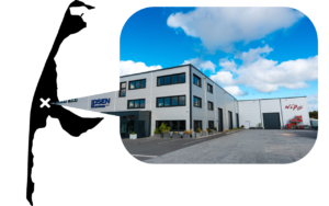 Ein Bild eines Gebäudes mit einem x davor.